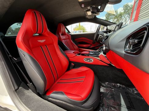 Used 2023 Aston Martin V8 Vantage Coupe RWD image 27