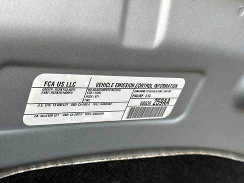 Used 2024 Chrysler Pacifica Touring-L FWD image 30