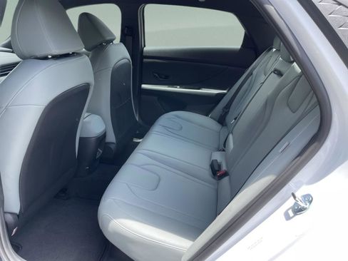 New 2025 Hyundai Elantra Limited image 16