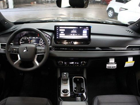New 2026 Mitsubishi Outlander LE image 19