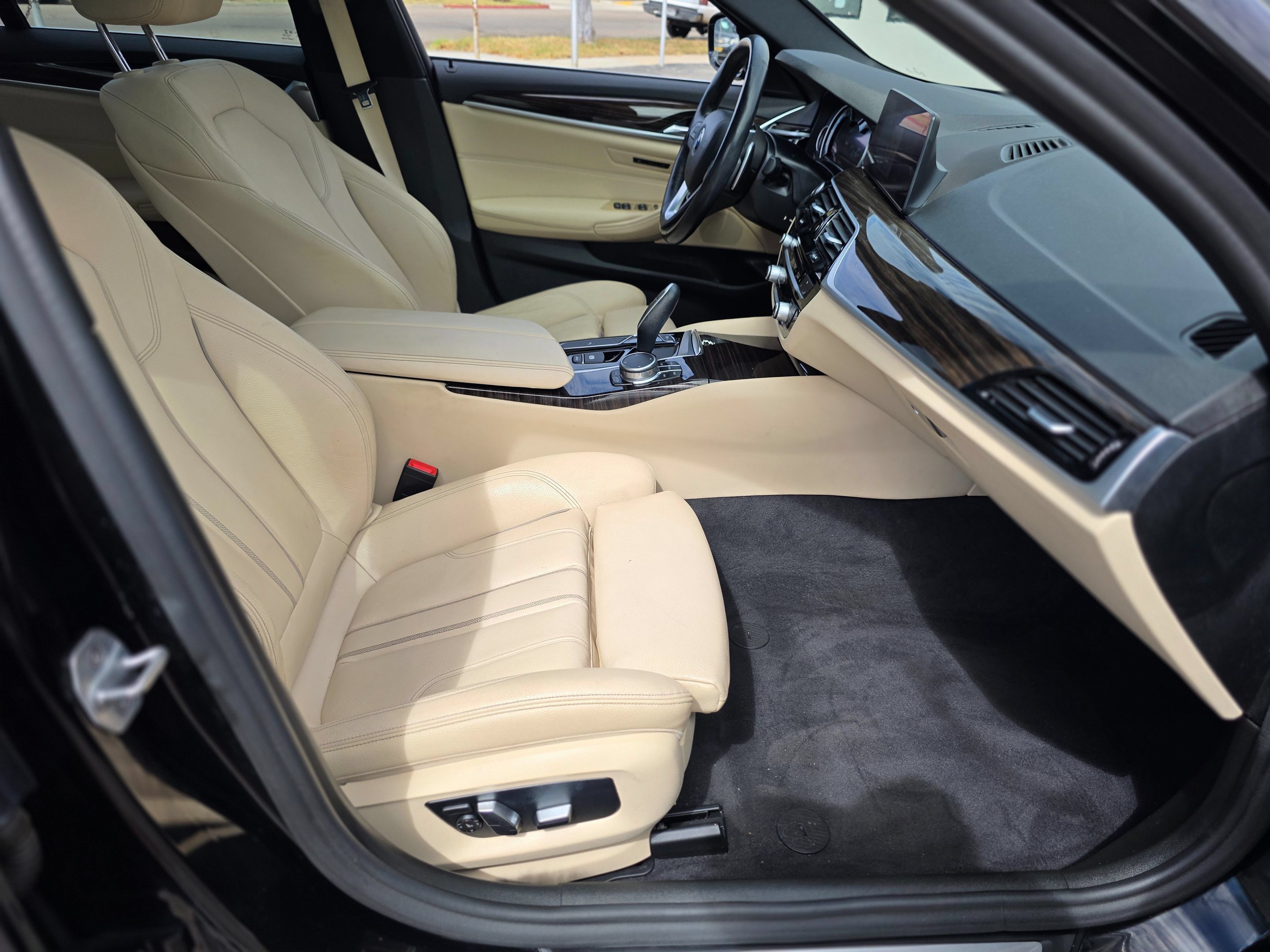 Used 2019 BMW 540i w/ Convenience Package RWD image 12