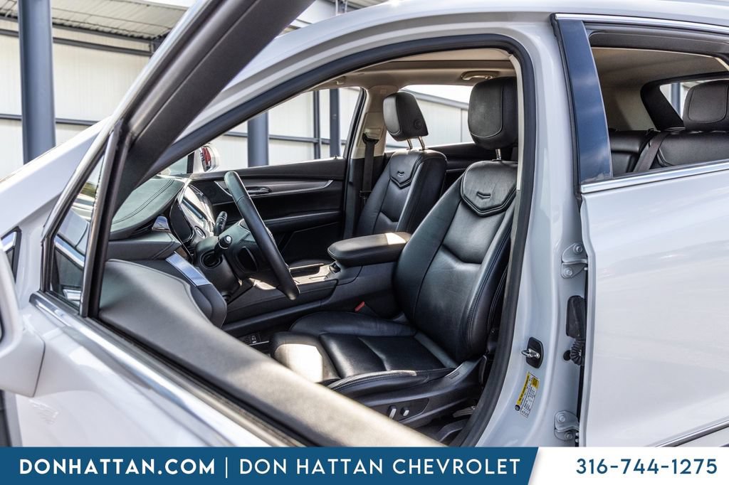 Used 2017 Cadillac XT5 Luxury w/ Driver Awareness Package FWD image 16