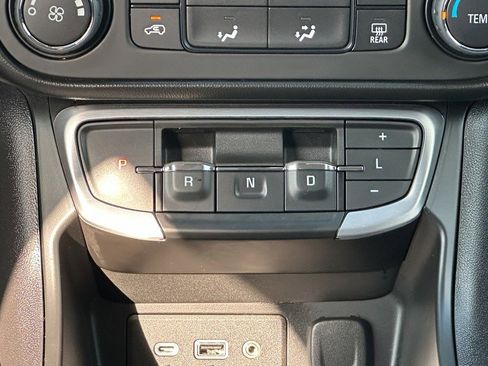 Used 2022 GMC Terrain SLE image 19