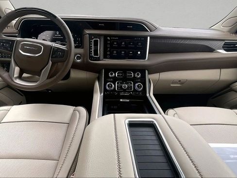 Used 2024 GMC Yukon Denali w/ Advanced Technology Package image 7