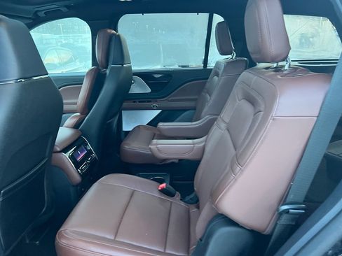 Used 2025 Lincoln Aviator Reserve w/ Equipment Group 201A AWD/4WD image 6