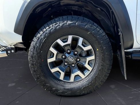 Used 2019 Toyota Tacoma TRD Off-Road image 31