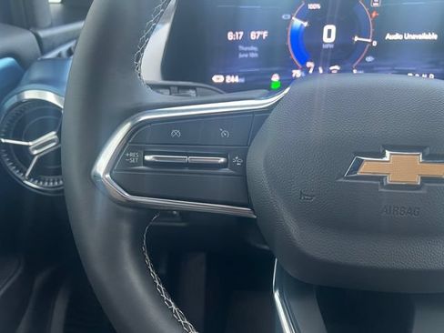 Used 2025 Chevrolet Equinox EV LT FWD image 23
