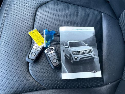 Used 2021 Ford Expedition Max Limited image 5