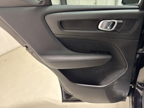 Used 2021 Volvo XC40 T5 R-Design w/ Climate Package image 31