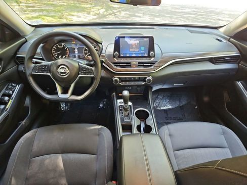 Used 2023 Nissan Altima 2.5 SV FWD image 9