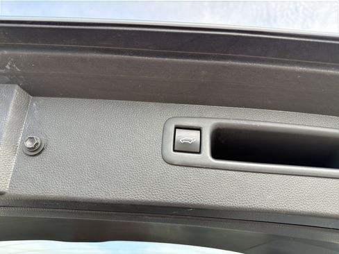 Used 2022 Toyota Highlander XLE AWD/4WD image 29