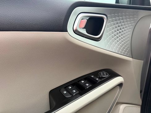 Used 2023 Kia Soul LX w/ LX Technology Package FWD image 19