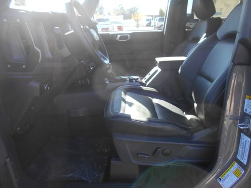 New 2025 Ford Bronco Badlands w/ Sasquatch Package image 27