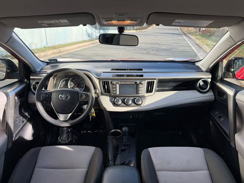 Used 2013 Toyota RAV4 LE image 5