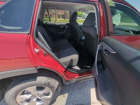 Used 2025 Toyota RAV4 XLE AWD/4WD image 4