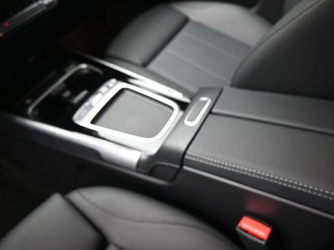 Used 2025 Mercedes-Benz EQB 300 4MATIC image 31
