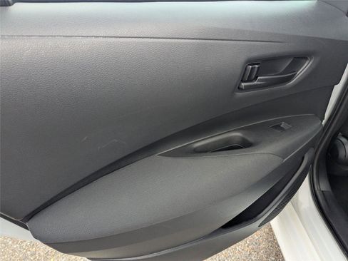 Used 2022 Toyota Corolla LE image 12