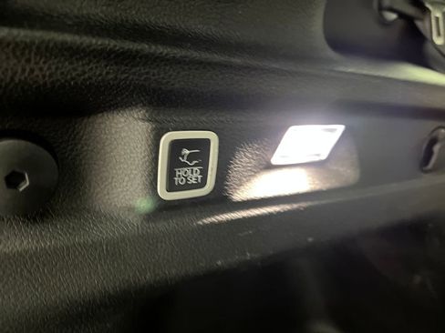 Used 2024 Jeep Grand Cherokee L Limited w/ Luxury Tech Group II image 40