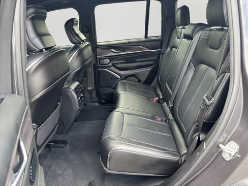 Used 2022 Jeep Grand Cherokee Overland w/ Advanced Protech Group III AWD/4WD image 15
