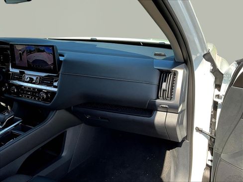 Used 2026 Nissan Pathfinder SL AWD/4WD image 26