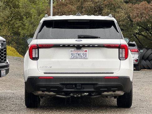 Used 2025 Ford Explorer Active image 5