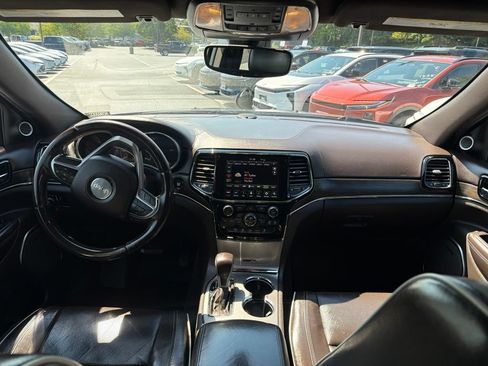 Used 2019 Jeep Grand Cherokee Overland AWD/4WD image 15