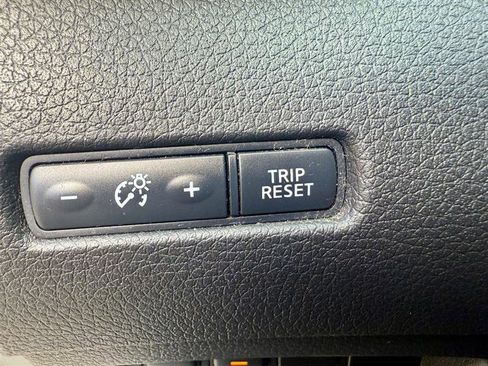 Used 2017 Nissan Rogue SV w/ Midnight Edition image 54