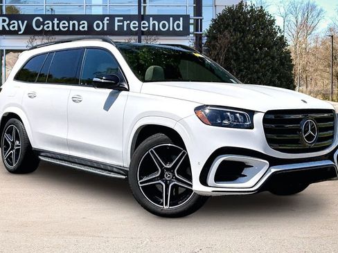 Used 2025 Mercedes-Benz GLS 450 4MATIC image 11