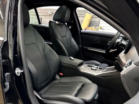 Used 2025 BMW 330i Sedan w/ Convenience Package RWD image 10