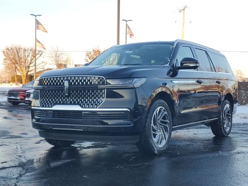 New 2025 Lincoln Navigator L Reserve image 2
