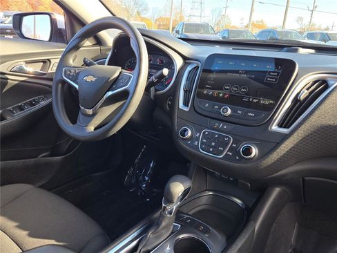 Used 2024 Chevrolet Malibu LT image 8