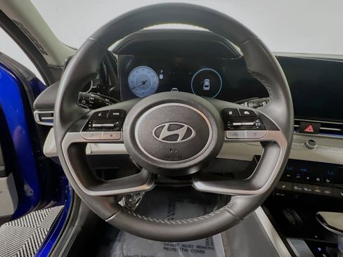 Used 2025 Hyundai Elantra Limited image 18