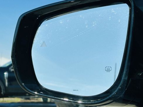 Used 2023 Jeep Grand Cherokee Limited w/ Black Appearance Package image 12