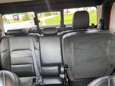 Used 2020 Jeep Gladiator Overland AWD/4WD image 24
