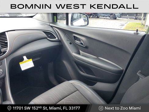 Used 2022 Chevrolet Trax LT w/ LT Convenience Package image 15