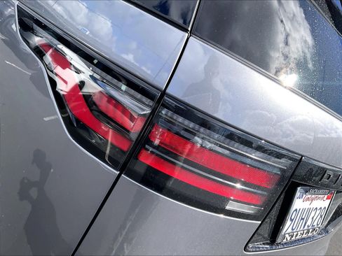 Used 2025 Land Rover Discovery Dynamic SE AWD/4WD image 30