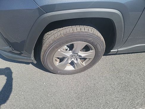 Used 2025 Toyota RAV4 XLE image 5