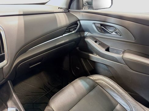Used 2020 Chevrolet Traverse Premier FWD image 25