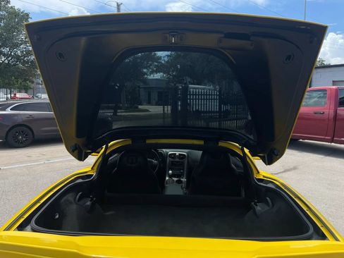 Used 2006 Chevrolet Corvette Coupe w/ Preferred Equipment Group RWD image 19
