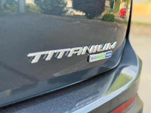 Used 2017 Ford Edge Titanium w/ Equipment Group 302A AWD/4WD image 8