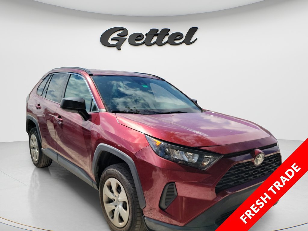Used 2021 Toyota RAV4 LE FWD image 3
