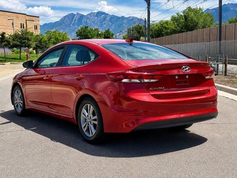 Used 2017 Hyundai Elantra SE FWD image 3