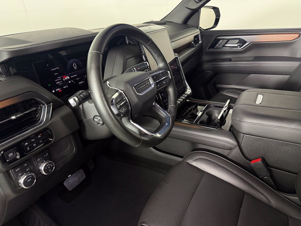 Used 2025 GMC Yukon XL Denali AWD/4WD image 13