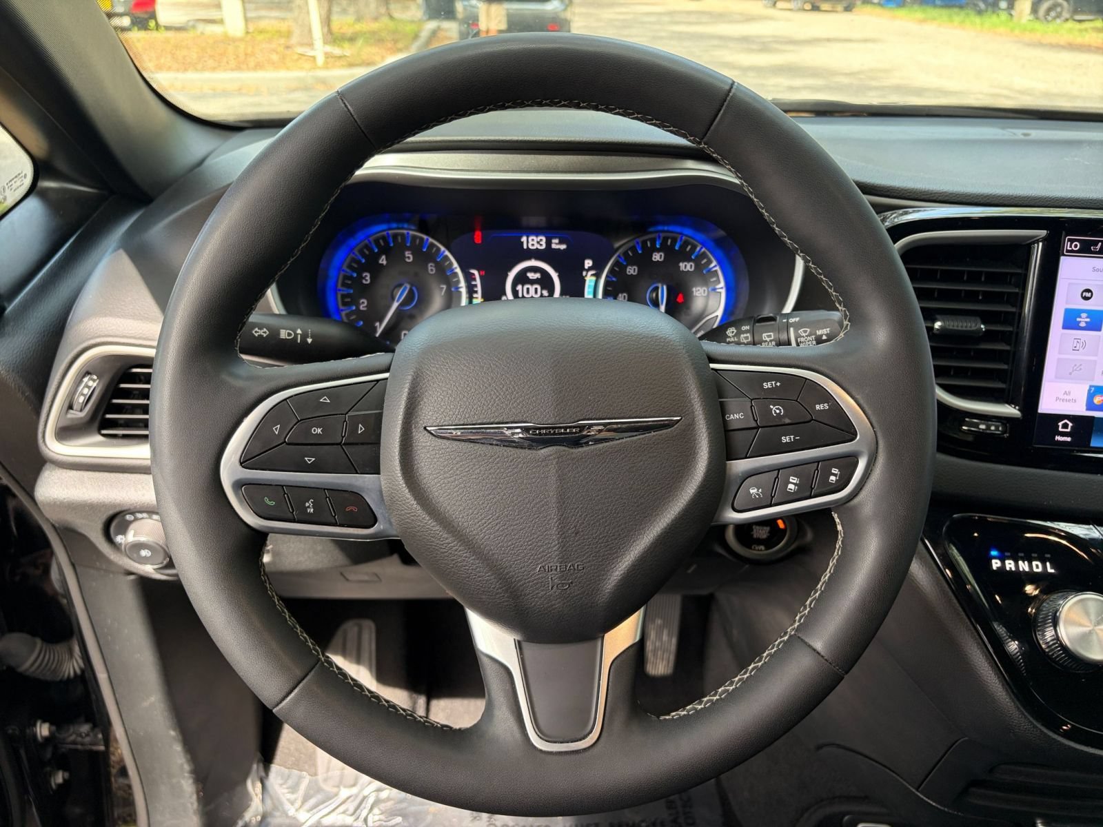 Used 2025 Chrysler Pacifica Select FWD image 29