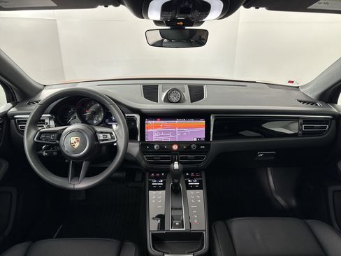 Used 2025 Porsche Macan image 17