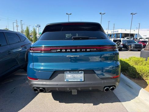 Used 2024 Porsche Cayenne AWD/4WD image 12