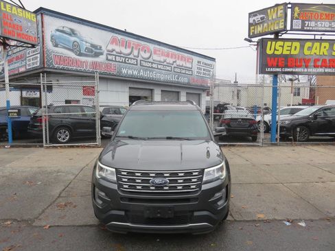 Used 2016 Ford Explorer XLT w/ Equipment Group 202A image 6