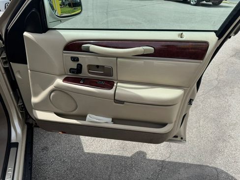Used 2003 Lincoln Town Car Cartier L RWD image 22