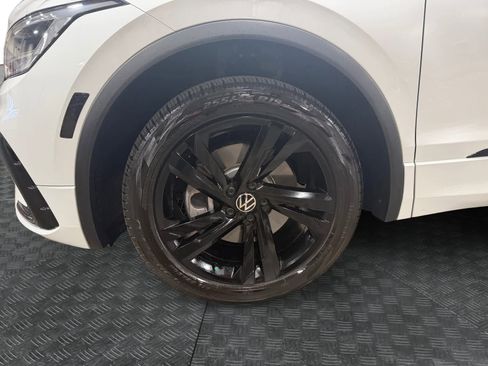 Used 2024 Volkswagen Tiguan SE R-Line FWD image 15