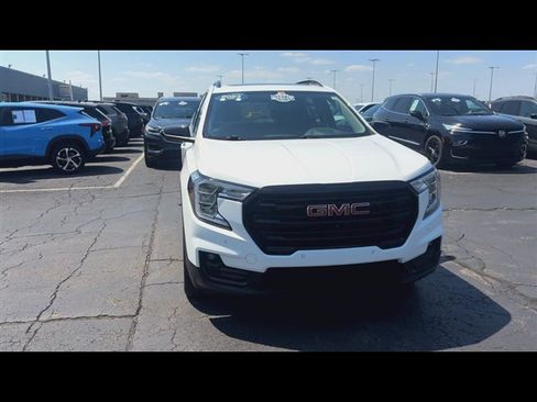 Certified 2023 GMC Terrain SLT w/ Infotainment Package II AWD/4WD image 3